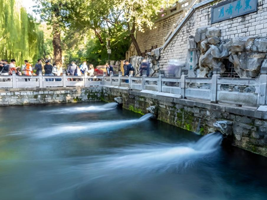 “泉水入戶”背后的大工程：濟(jì)南各區(qū)競(jìng)推直飲水項(xiàng)目，地方國(guó)企打頭陣